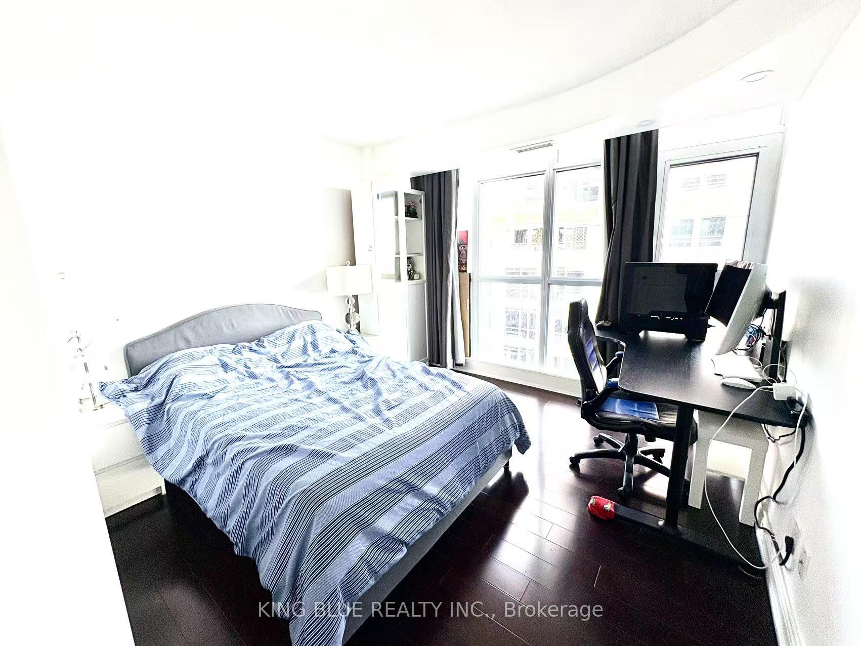 3 Bedrooms Condo at 35 Bastion,  Toronto For sale