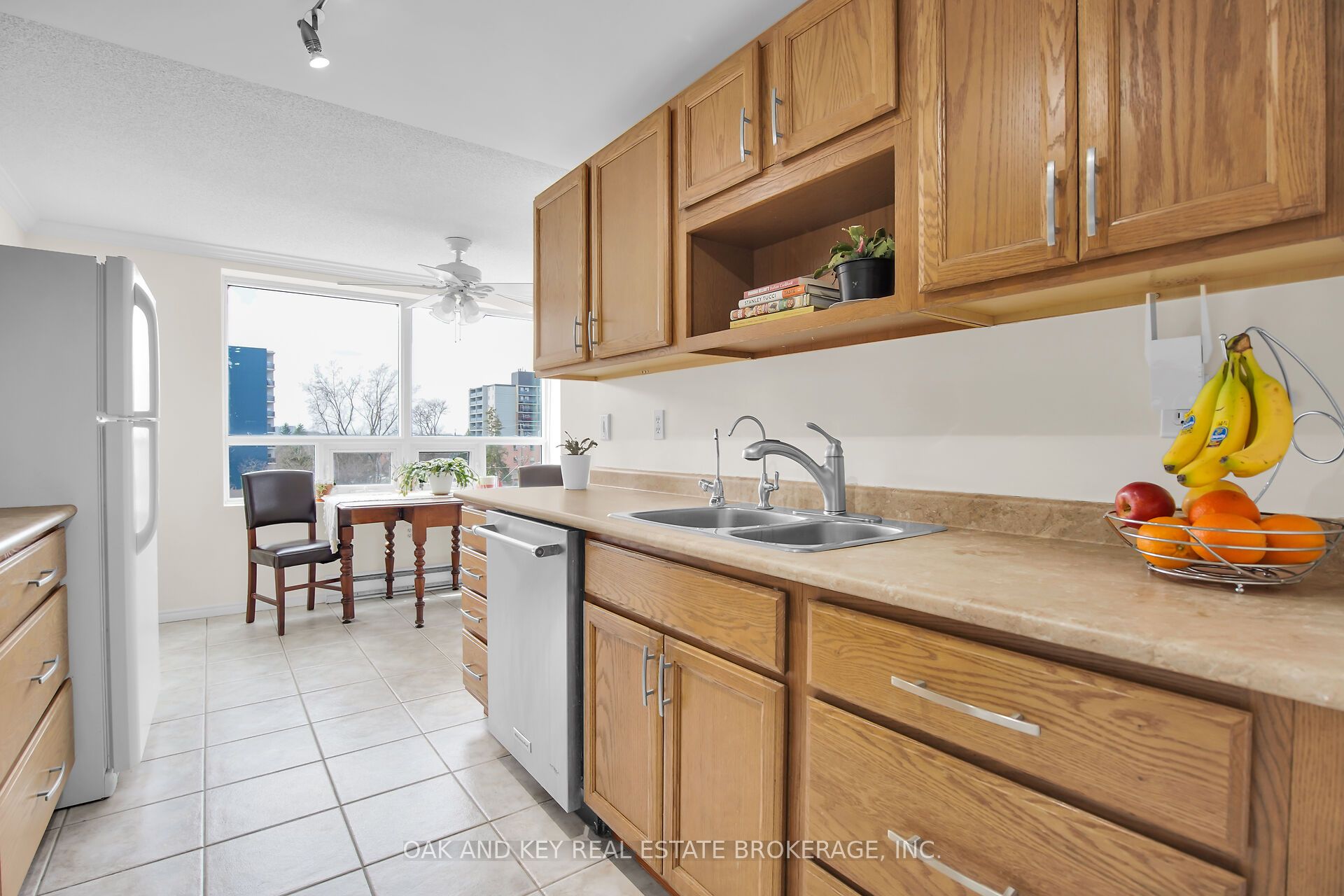 #402 - 77 BASELINE Road, London South, ON N6J 1V5