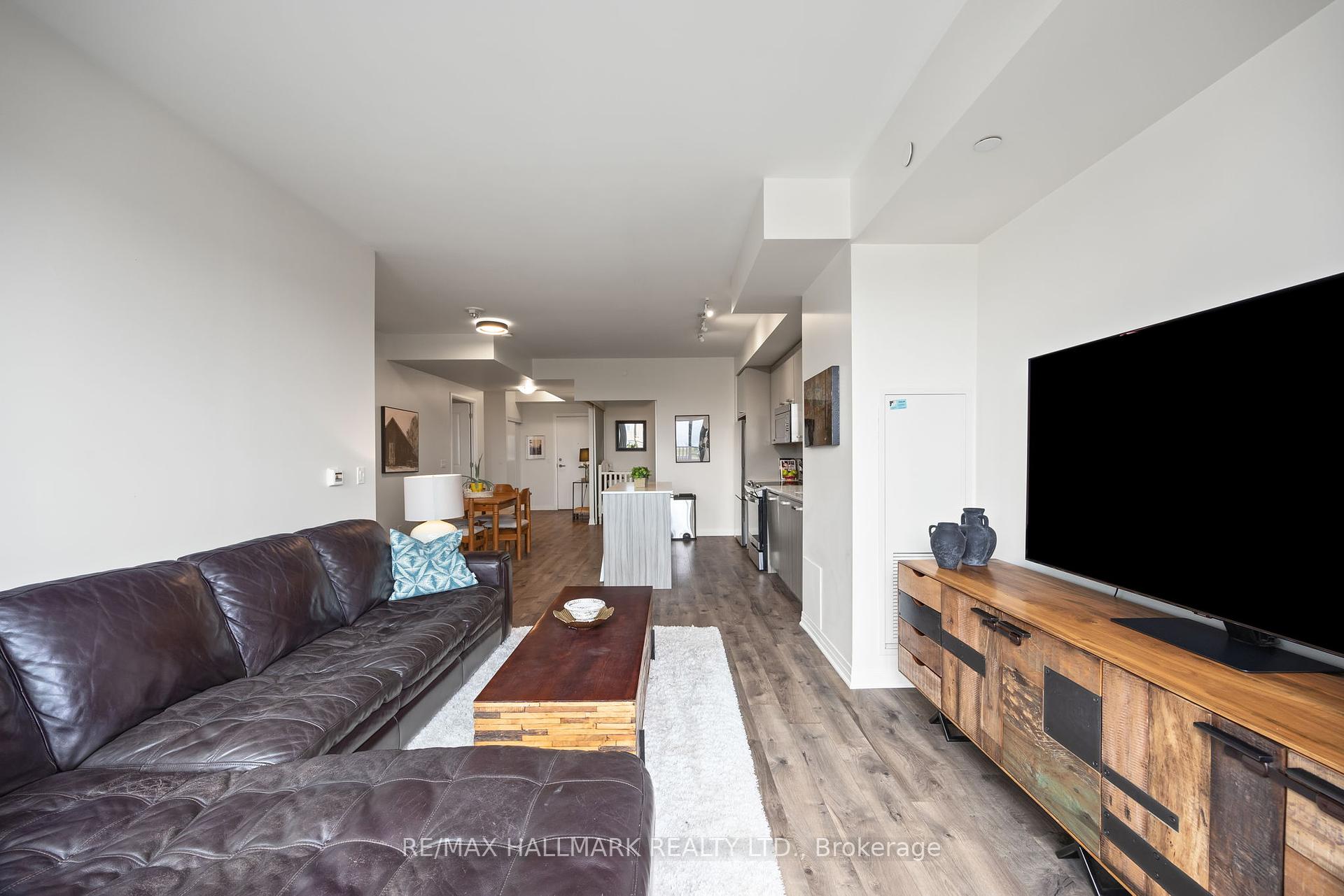 3 Bedrooms Condo at 1630 Queen, Toronto For sale