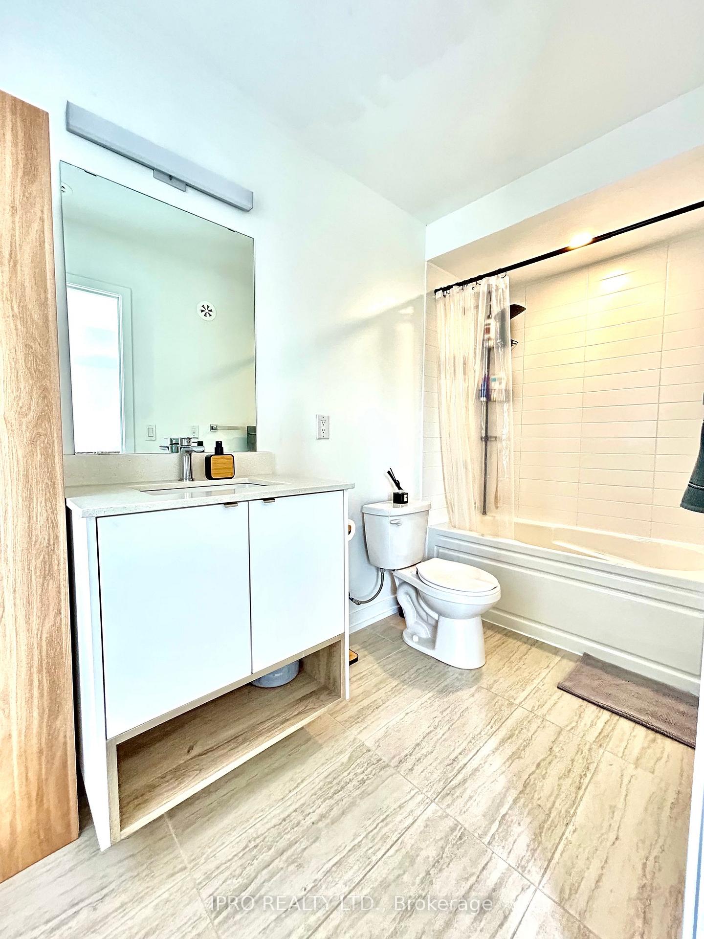 3 Bedrooms Condo at 1095 Cooke, Burlington For sale