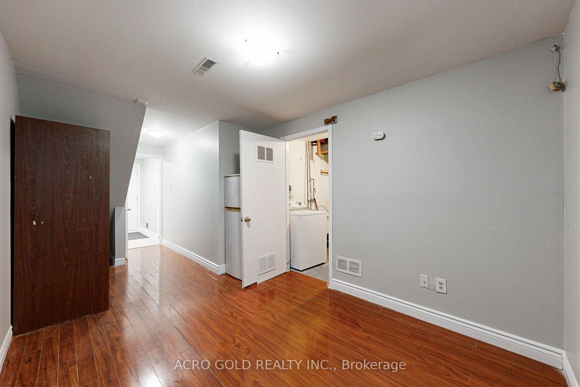4 Bedrooms Condo at 441 Military,  Toronto For sale
