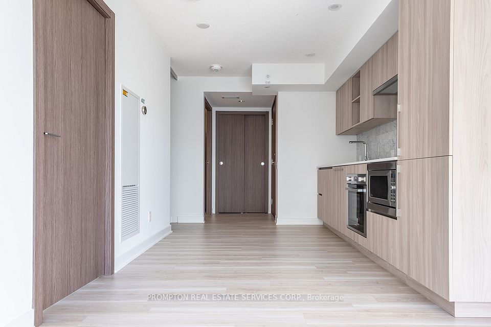 17 Bathurst