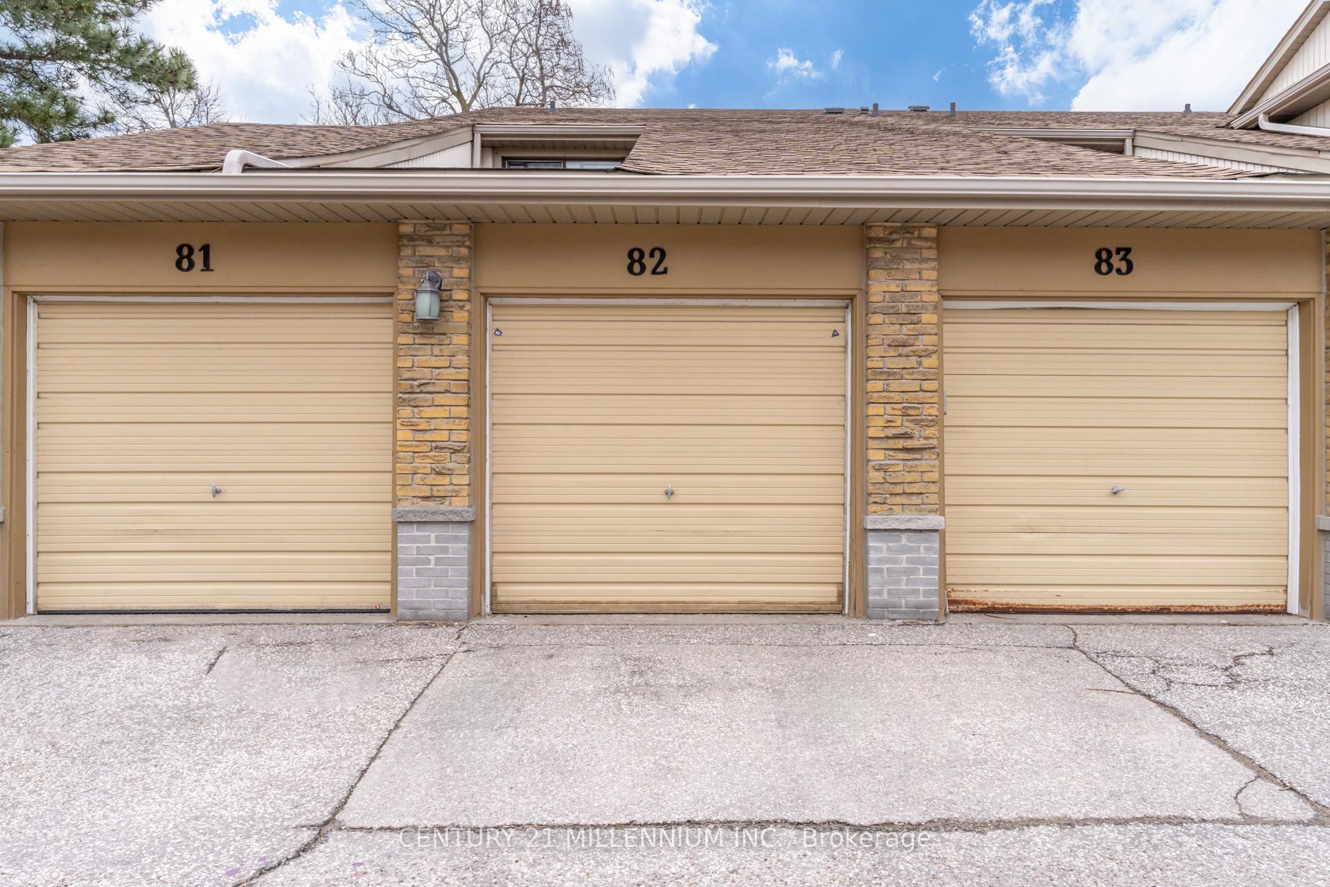 3 Bedrooms Condo at 6797 Formentera, Mississauga For sale