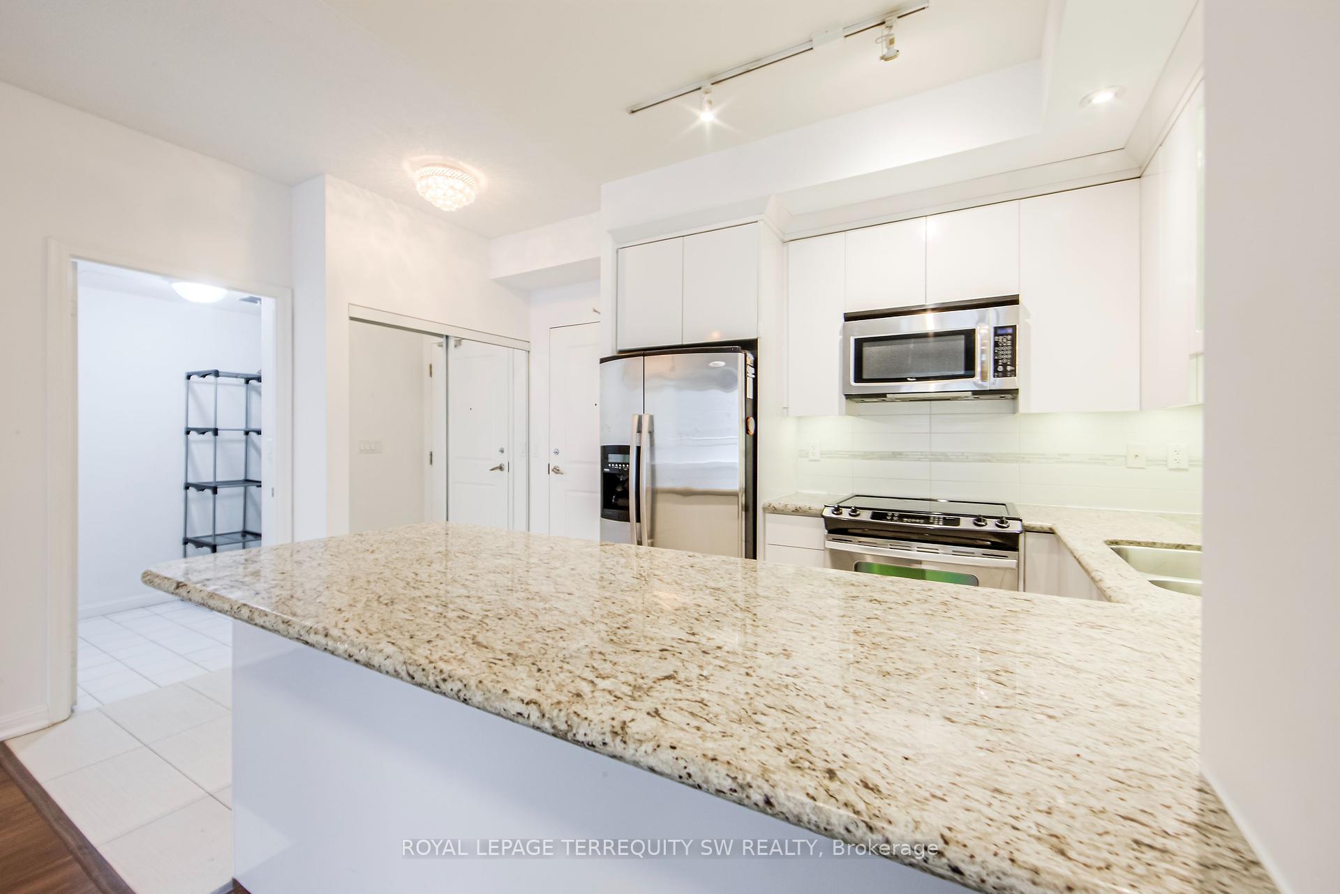 3 Bedrooms Condo at 628 Fleet, Toronto For sale