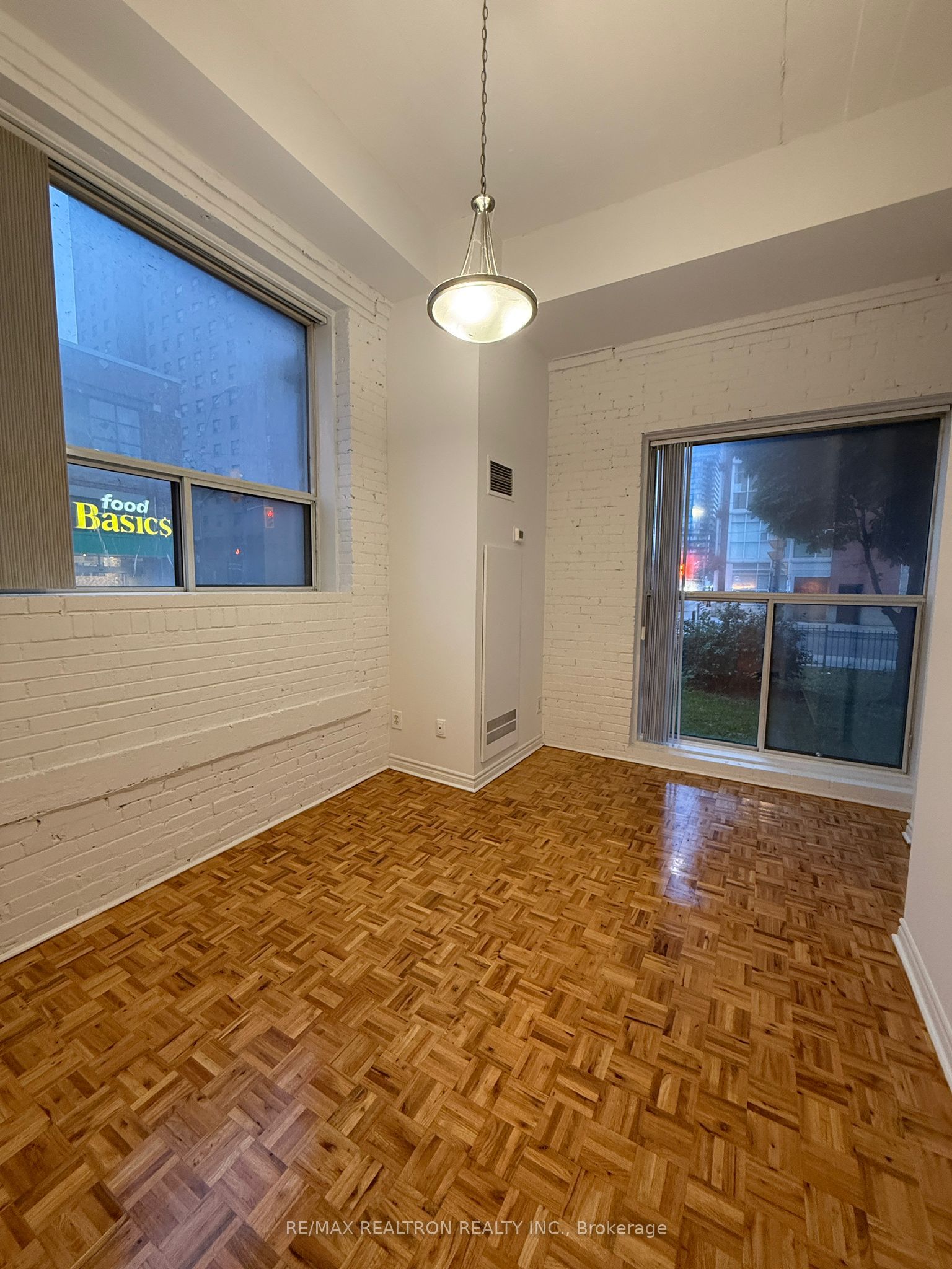 1401 Dupont Street, #122