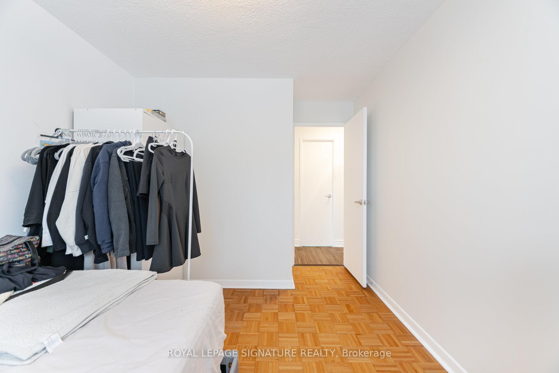 4 Bedrooms Condo at 1300 Mississauga Valley,  Mississauga For sale