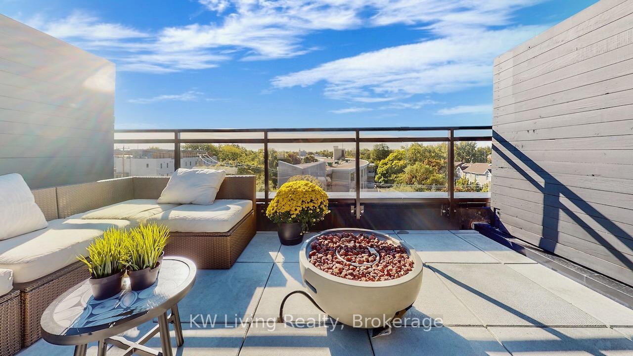 2 Bedrooms Condo at 12 Dervock, Toronto For sale