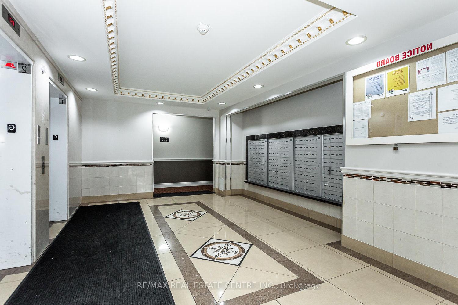 3 Bedrooms Condo at 7405 Goreway, Mississauga For sale