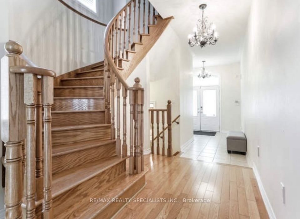 2274 Kwinter Road, Oakville, ON L6M 0H2