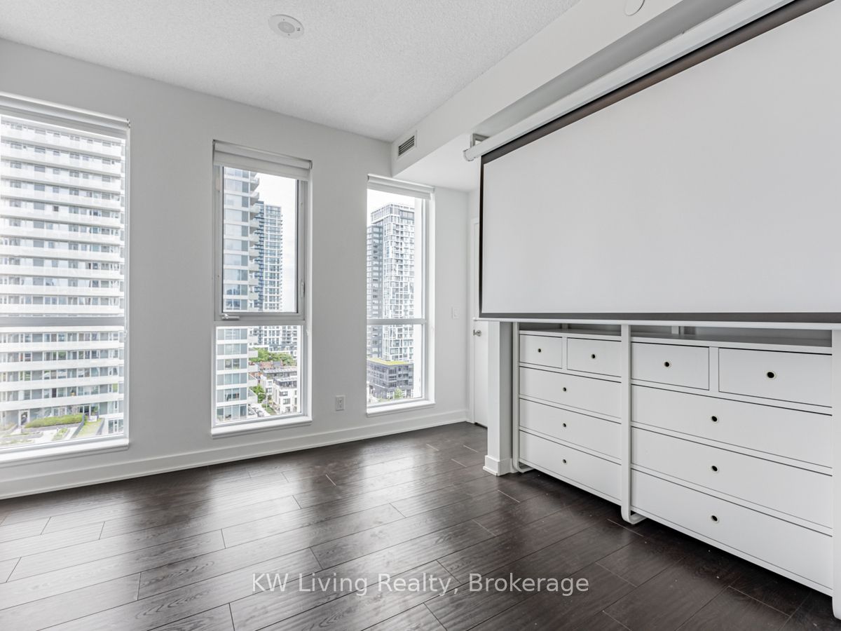 170 Sumach Street, #1402