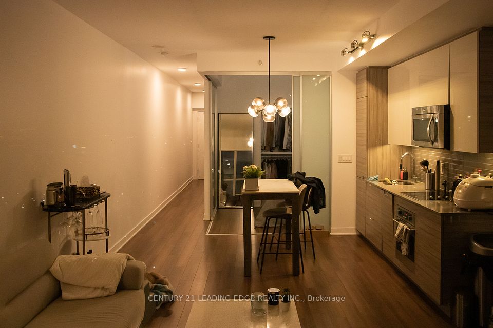 210 Simcoe Street