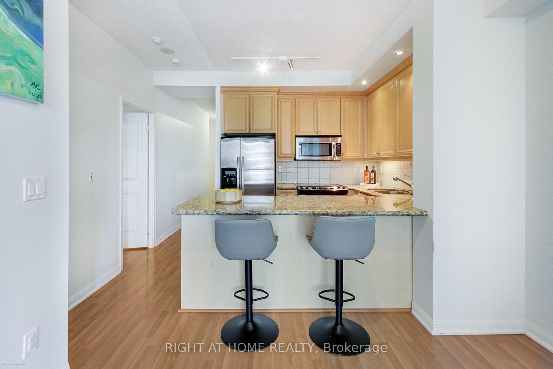 2 Bedrooms Condo at 628 Fleet, Toronto For sale