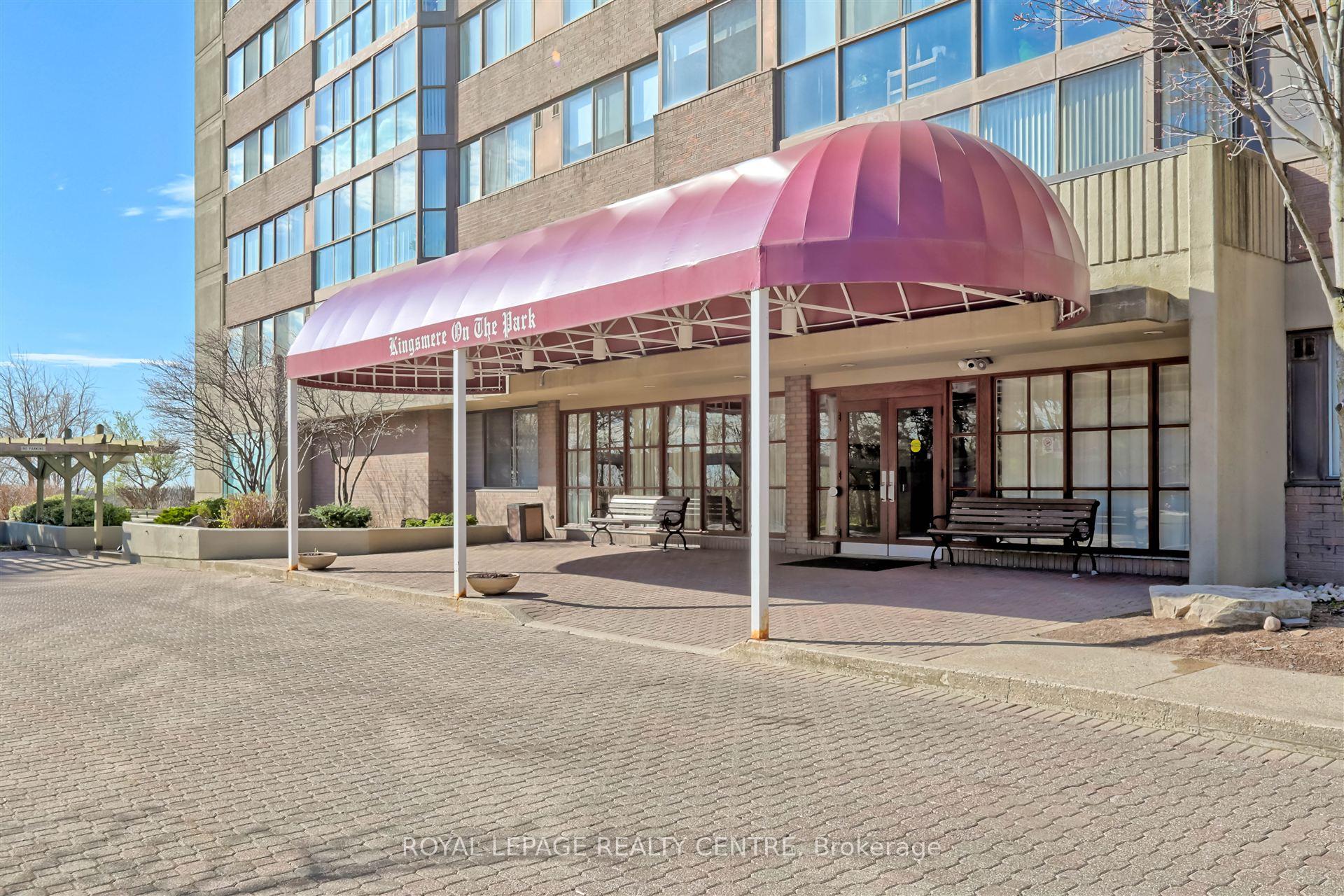 2 Bedrooms Condo at 880 Dundas,  Mississauga For sale