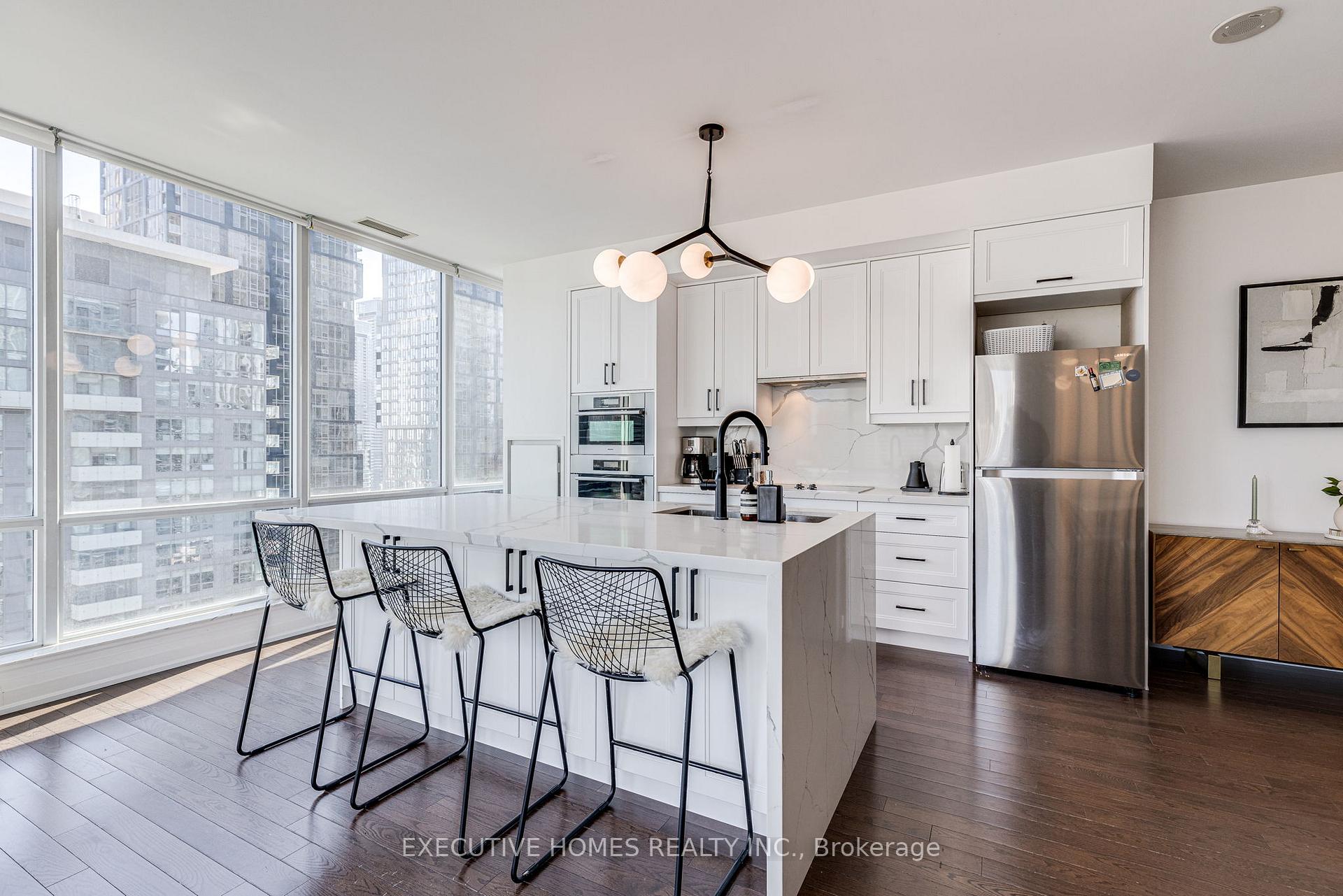 2 Bedrooms Condo at 80 John,  Toronto For sale