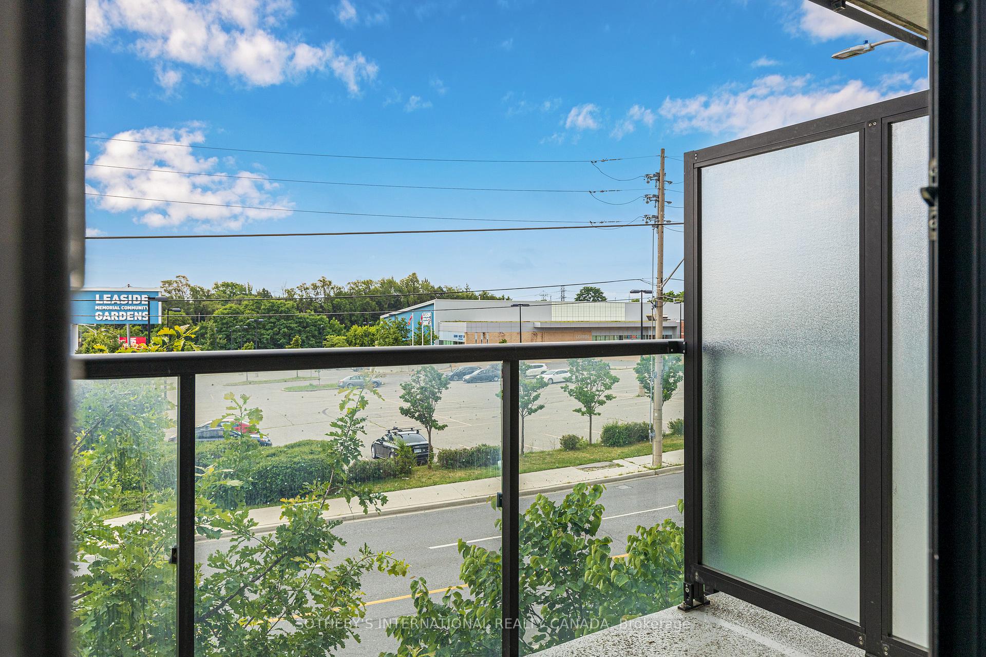 4 Bedrooms Condo at 25 Malcolm, Toronto For sale