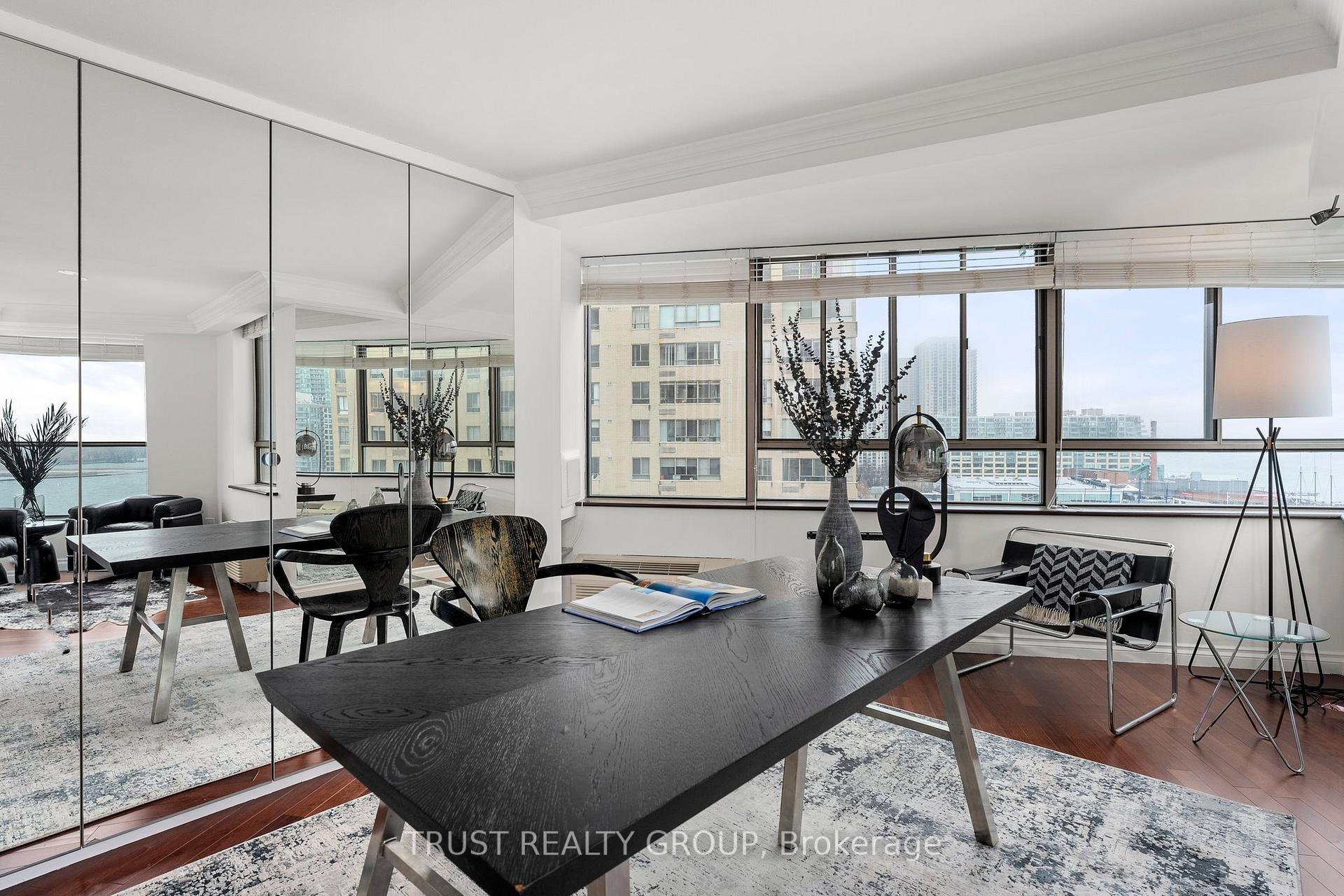 2 Bedrooms Condo at 270 Queens, Toronto For sale