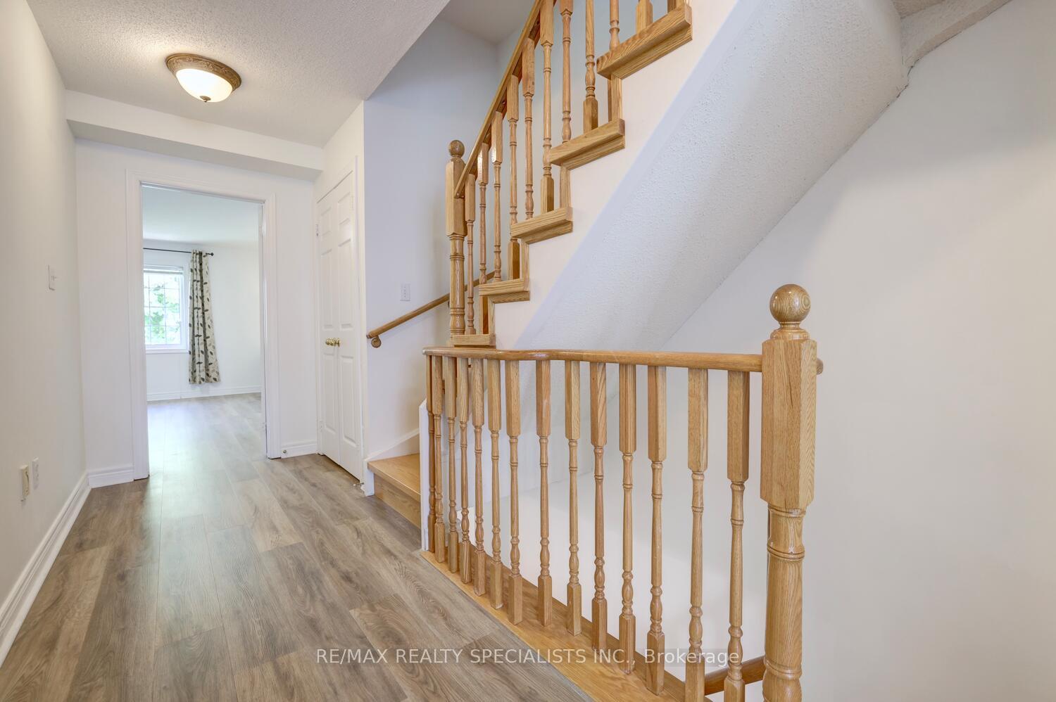 4 Bedrooms Condo at 1128 Dundas, Mississauga For sale