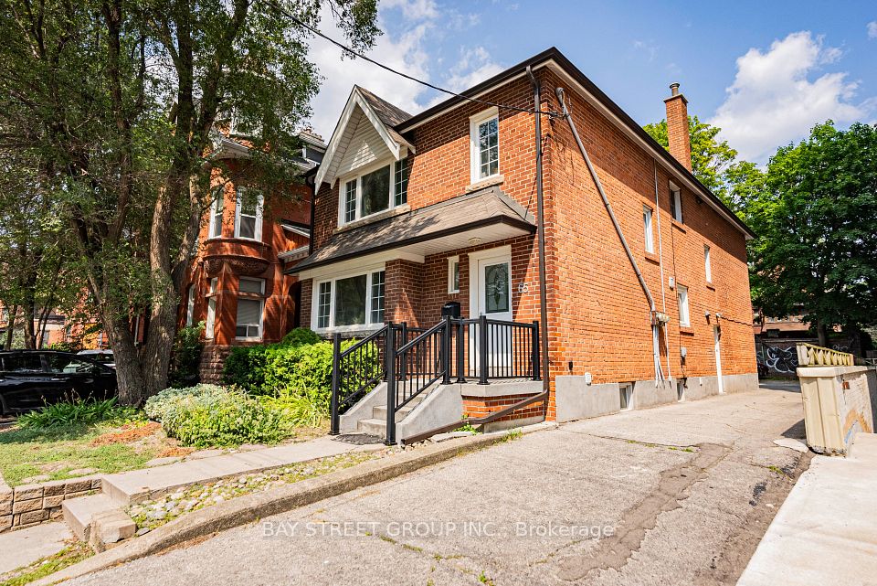 65 Spadina