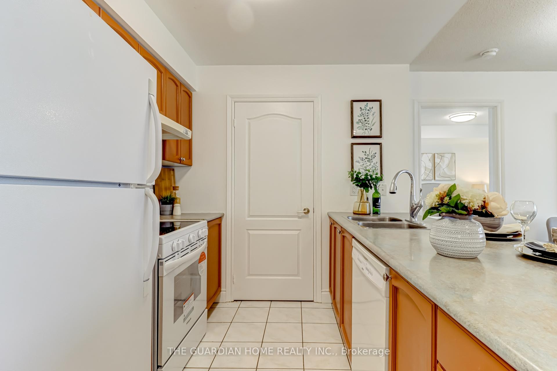 2 Bedrooms Condo at 50 Brian Harrison, Toronto For sale