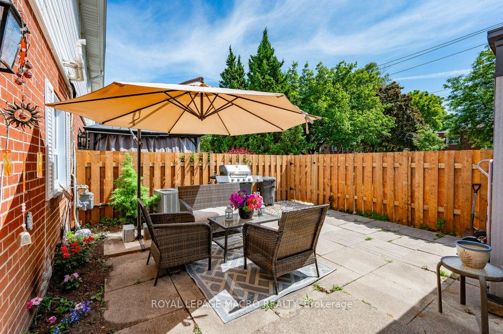 2 Bedrooms Condo at 483 Claridge, Burlington For sale