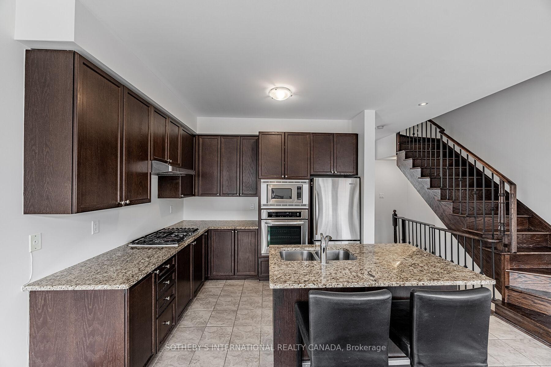 4 Bedrooms Condo at 5700 Tosca, Mississauga For sale