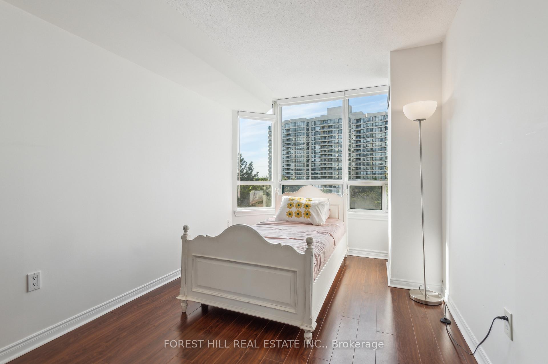 3 Bedrooms Condo at 7250 Yonge, Vaughan For sale