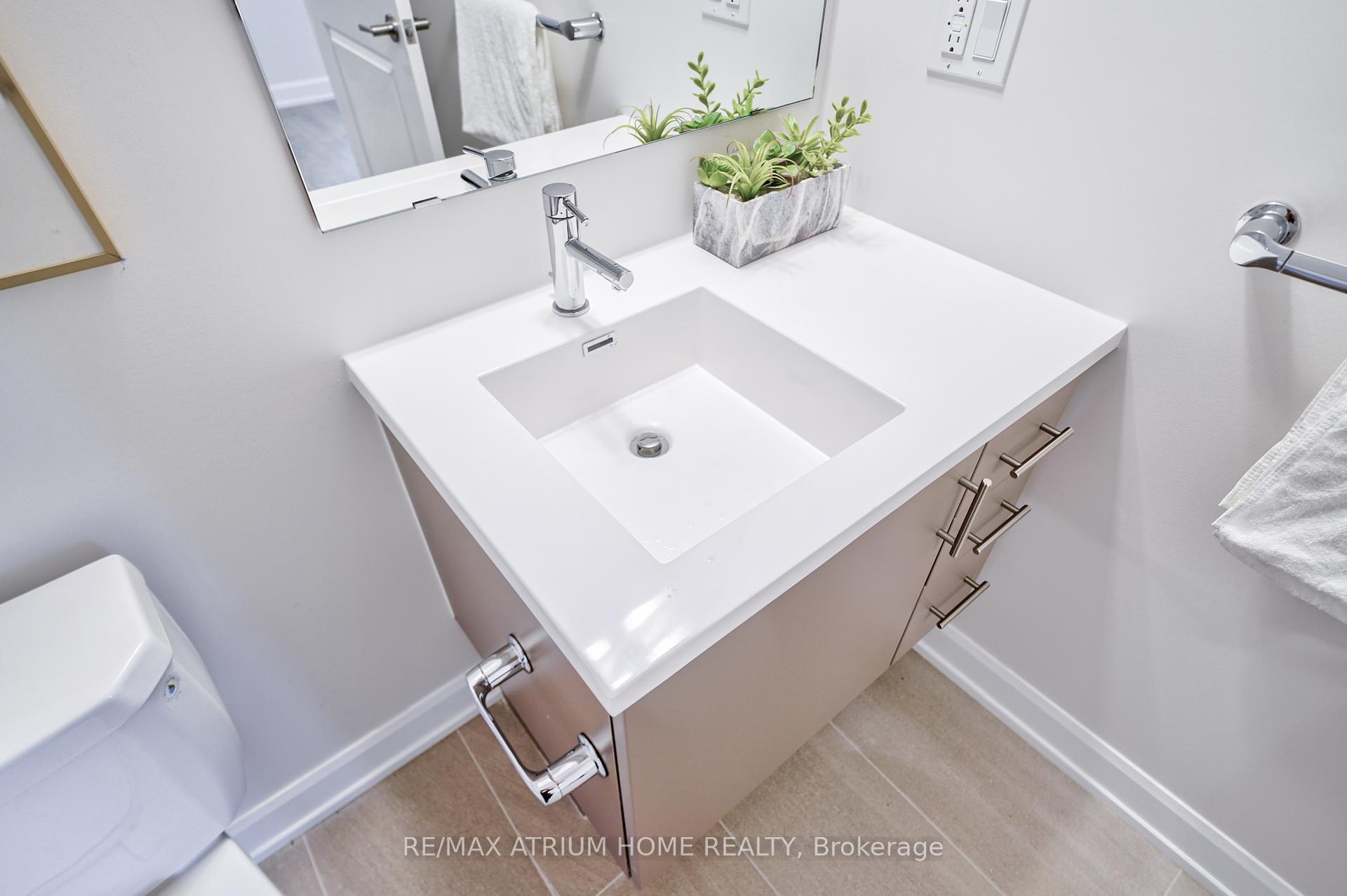 2 Bedrooms Condo at 3200 William Coltson,  Oakville For sale