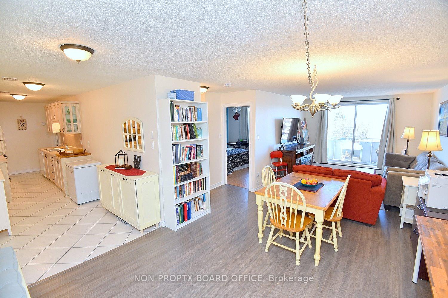 2 Bedrooms Condo at 893 Concession,  Hamilton For sale