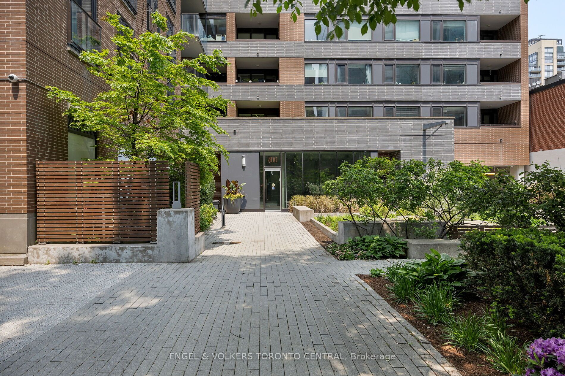 400 Wellington Street W, #1001
