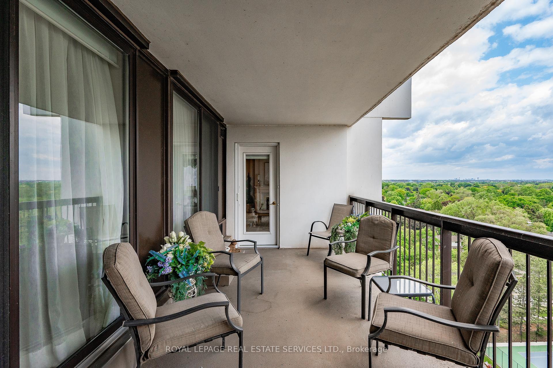 2 Bedrooms Condo at 2185 Marine, Oakville For sale