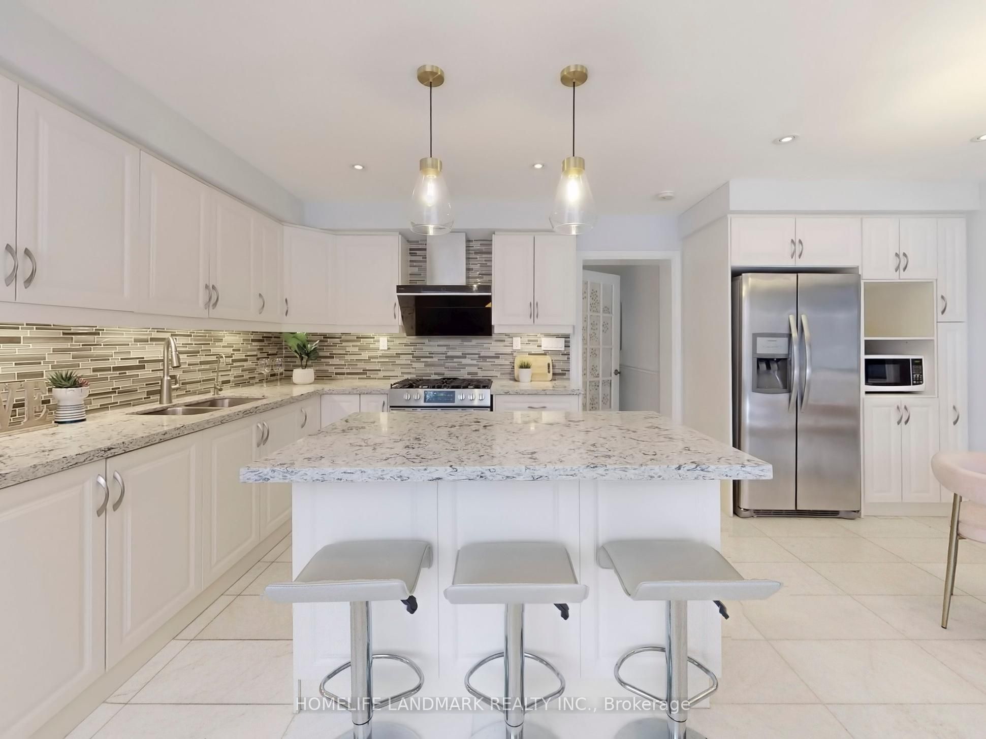 4 Sydnor Road, Toronto, ON M2M 2Z8
