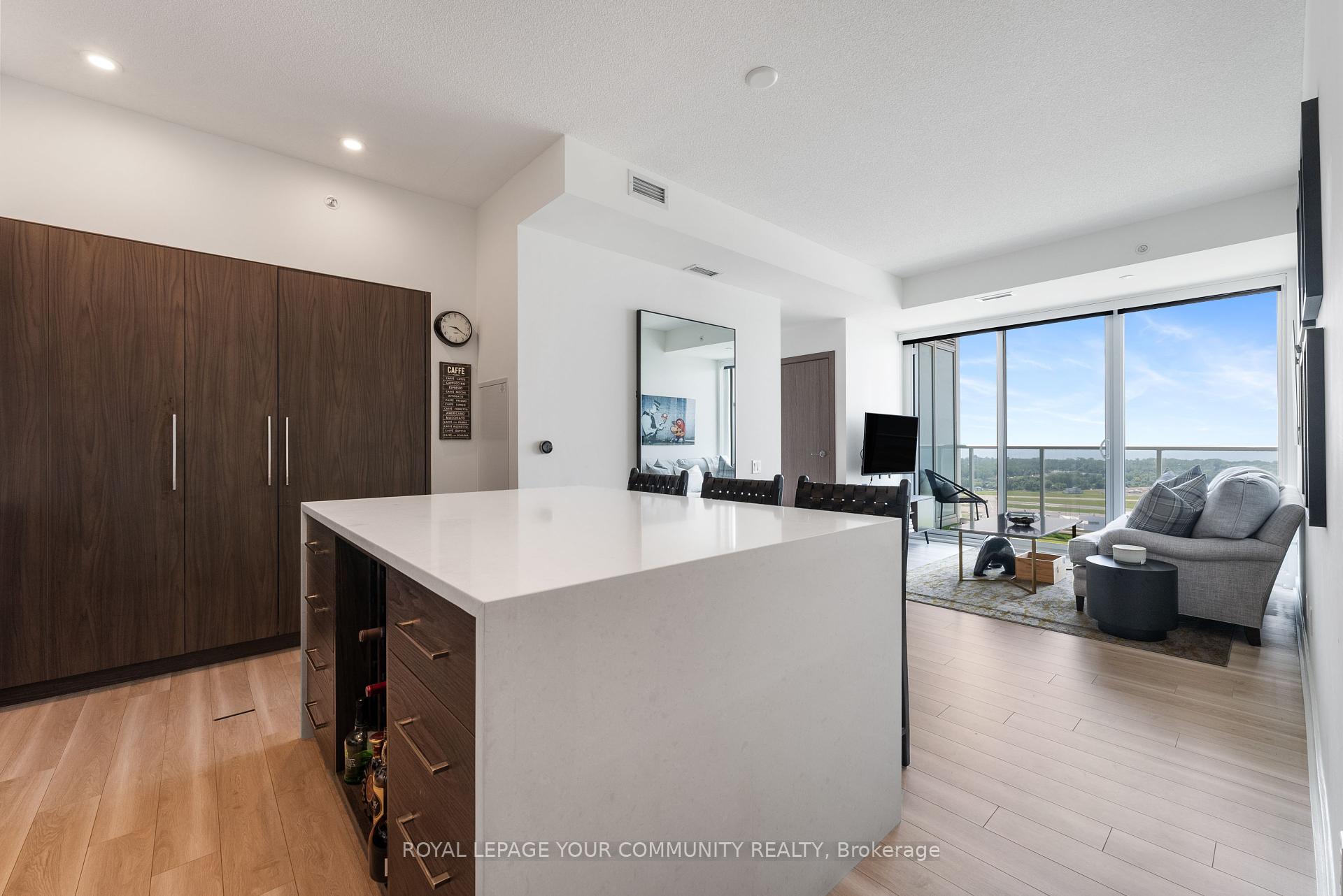 3 Bedrooms Condo at 17 Bathurst, Toronto For sale