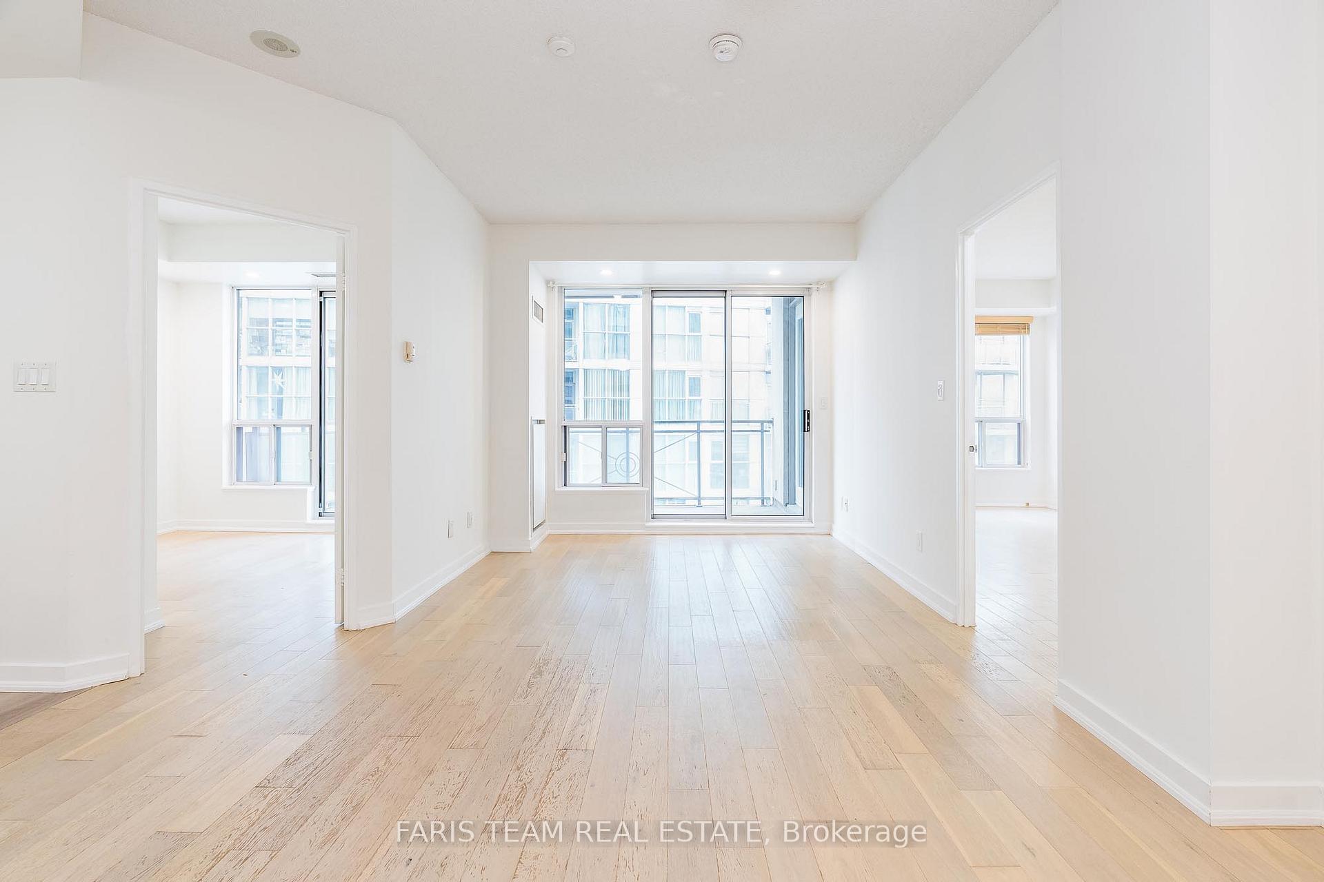 2 Bedrooms Condo at 88 Palace Pier,  Toronto For sale