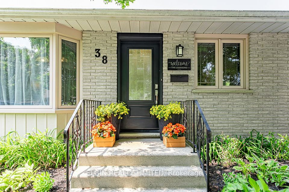 38 Farmington Avenue, Aylmer, ON N5H 3E4