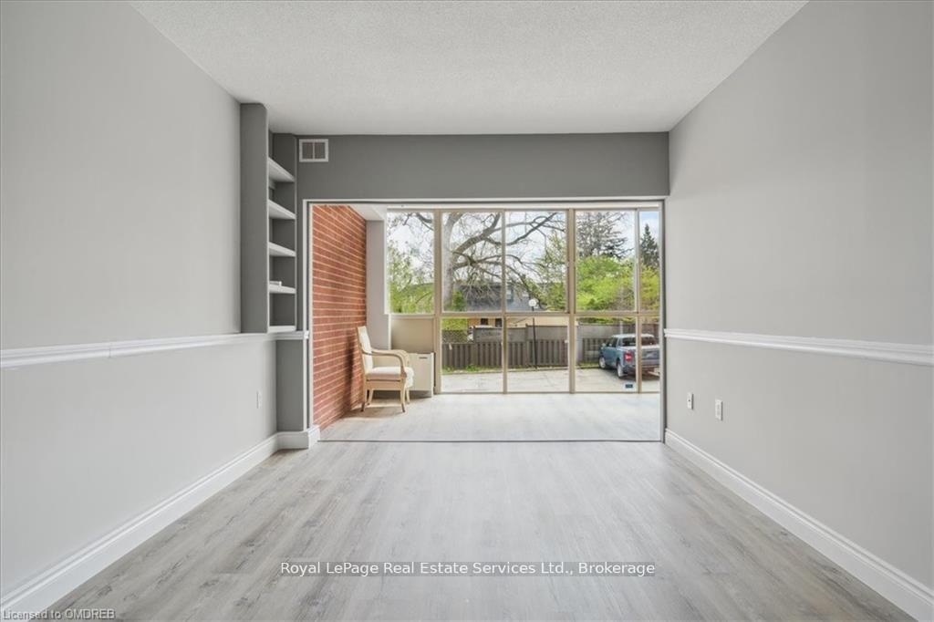 2 Bedrooms Condo at 162 REYNOLDS,  Oakville For sale