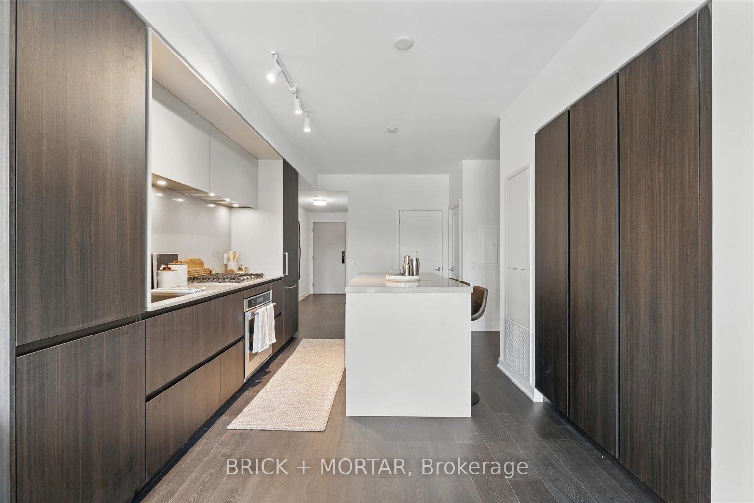 2 Bedrooms Condo at 1 Hillsdale, Toronto For sale