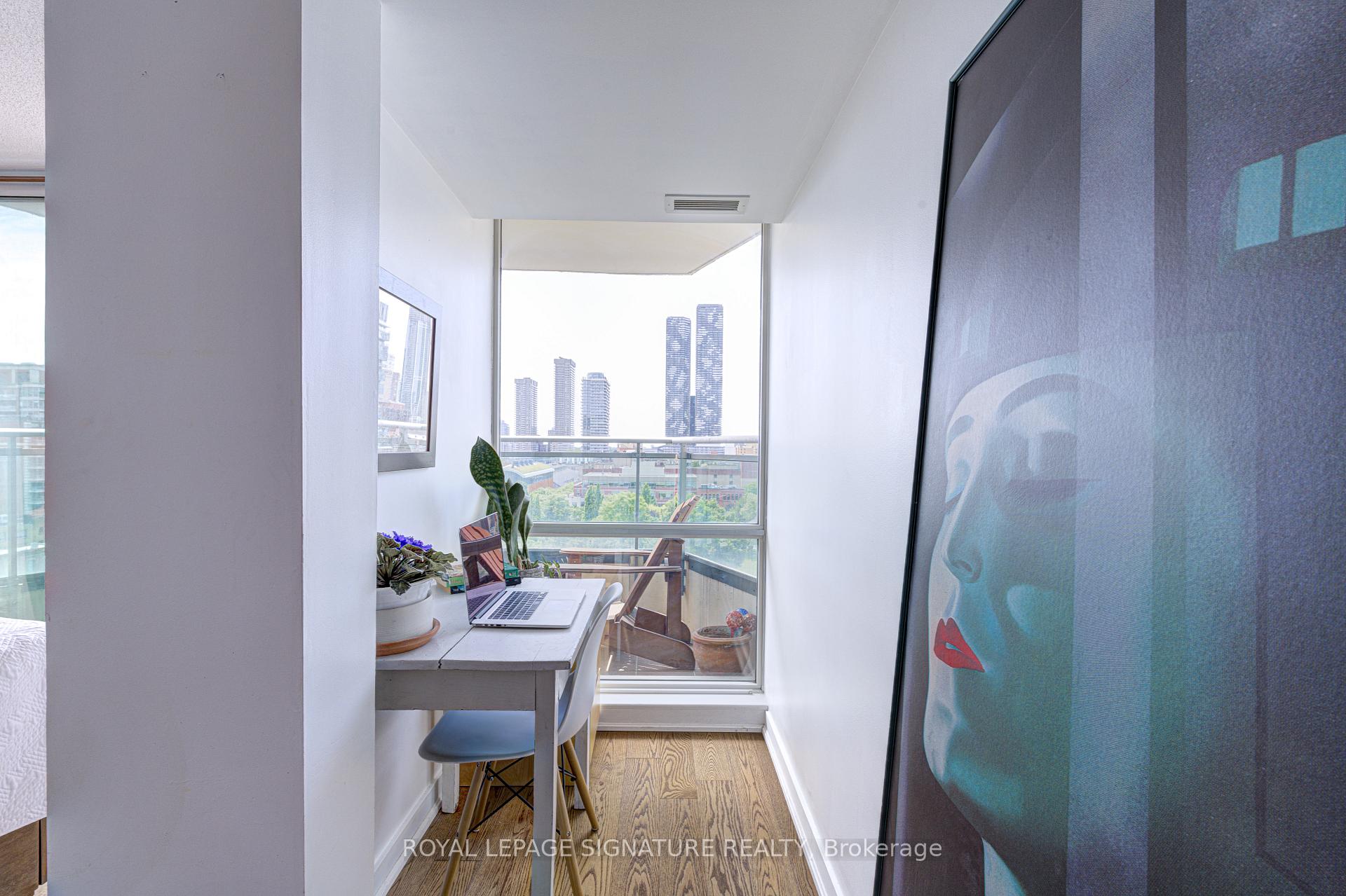 2 Bedrooms Condo at 77 Lombard, Toronto For sale
