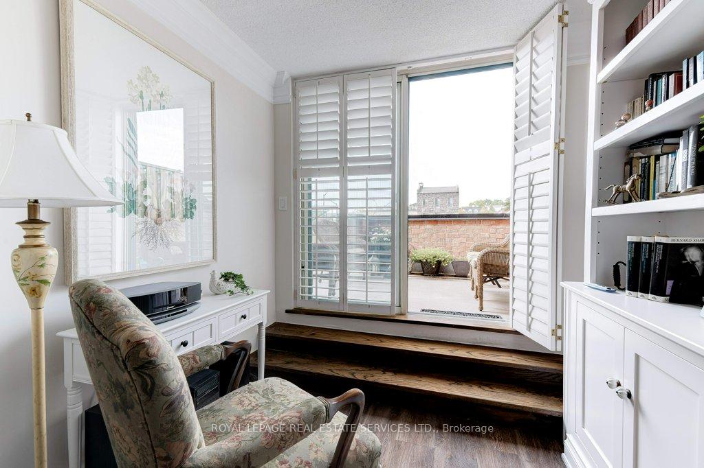 2 Bedrooms Condo at 221 Robinson,  Oakville For sale