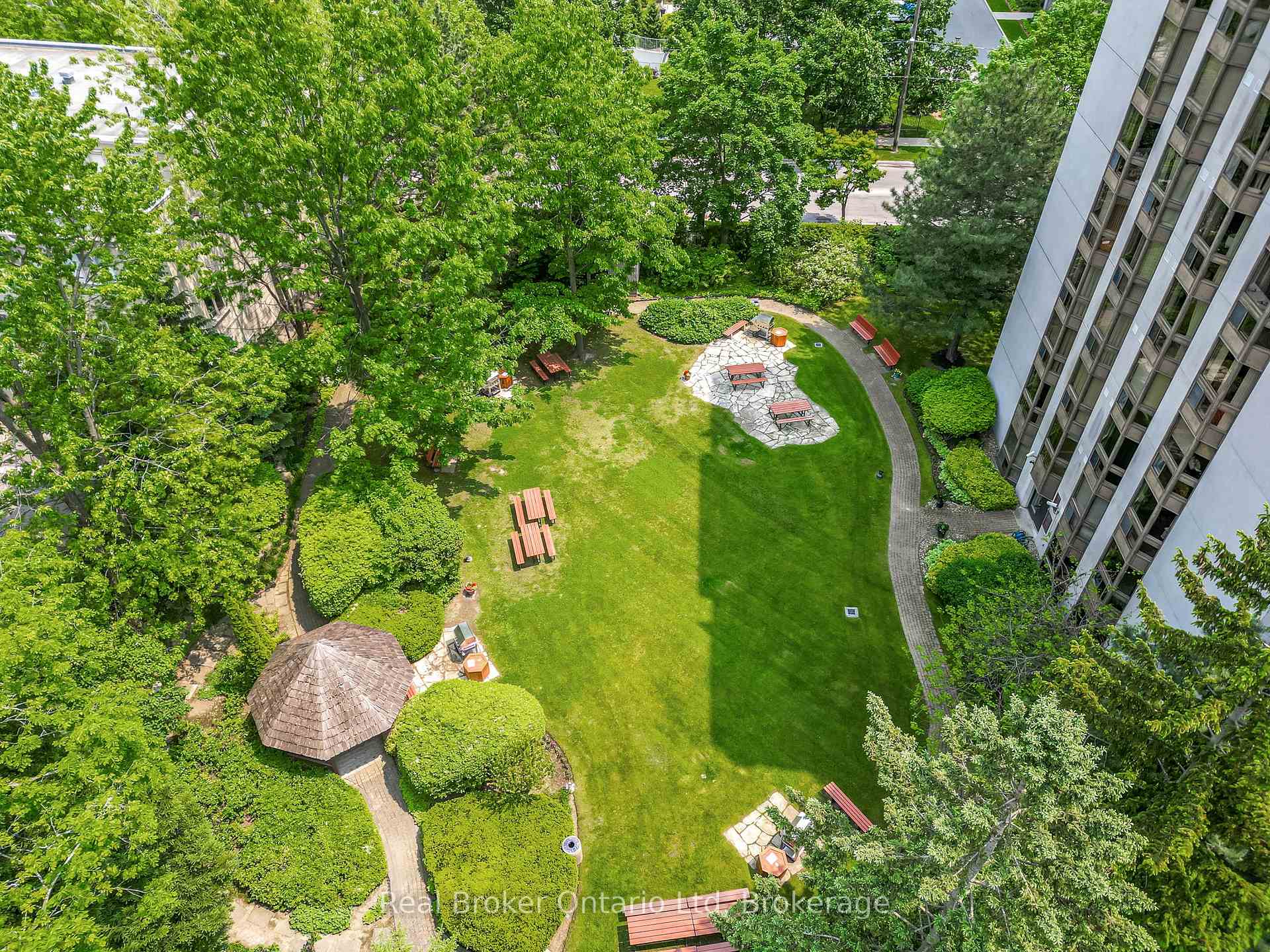 2 Bedrooms Condo at 10 Kenneth, Toronto For sale