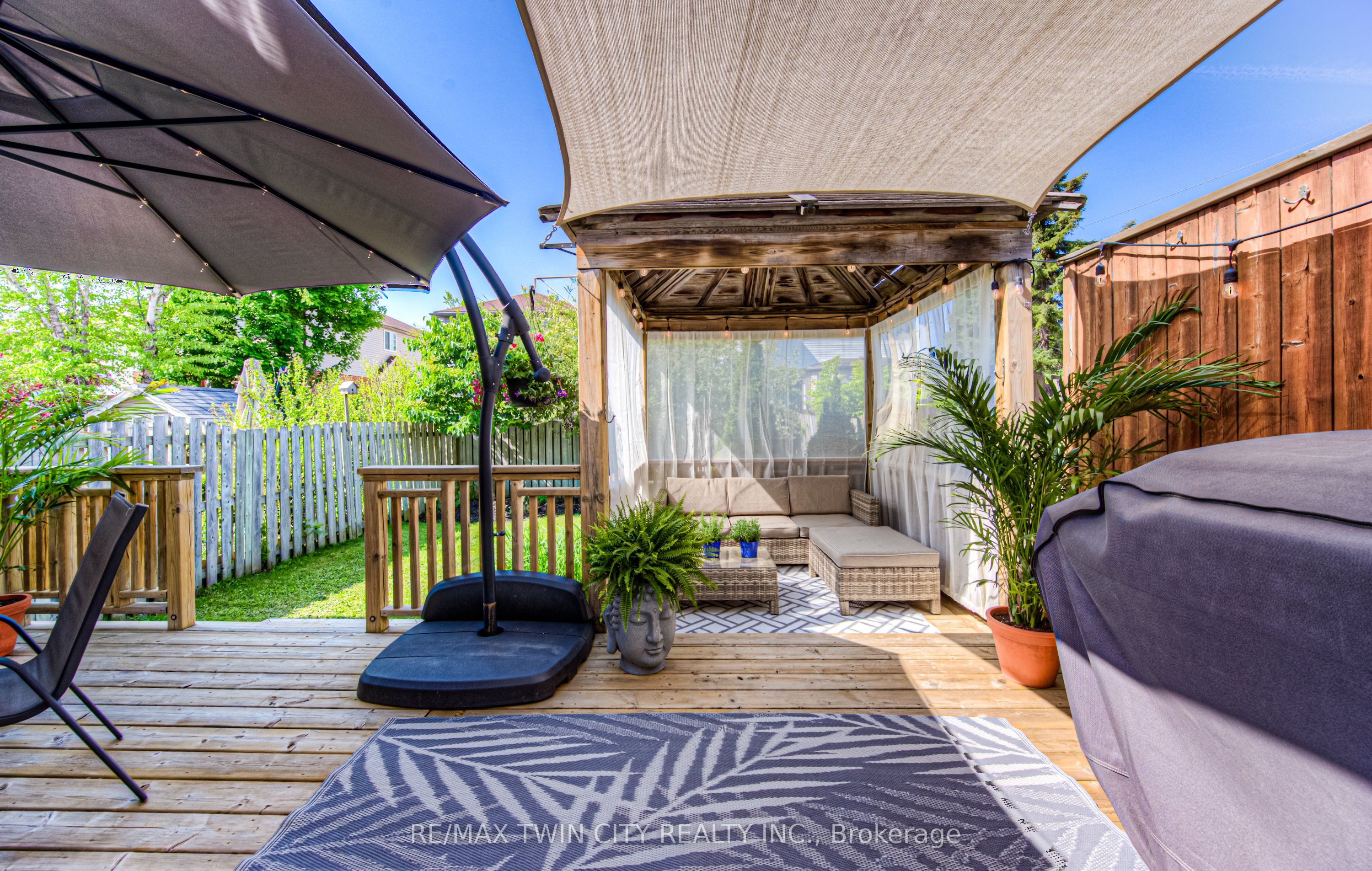 381 University Downs Crescent
