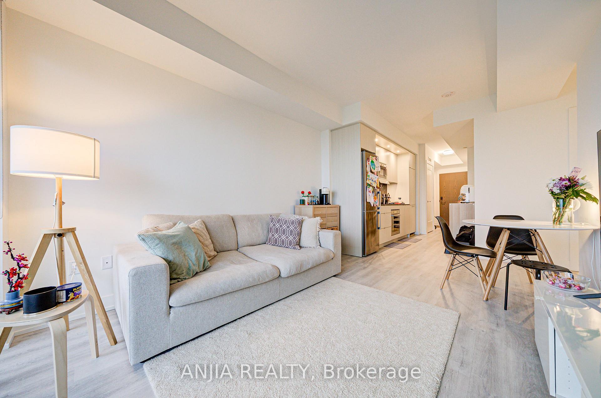 2 Bedrooms Condo at 30 Inn On The Park, Toronto For sale