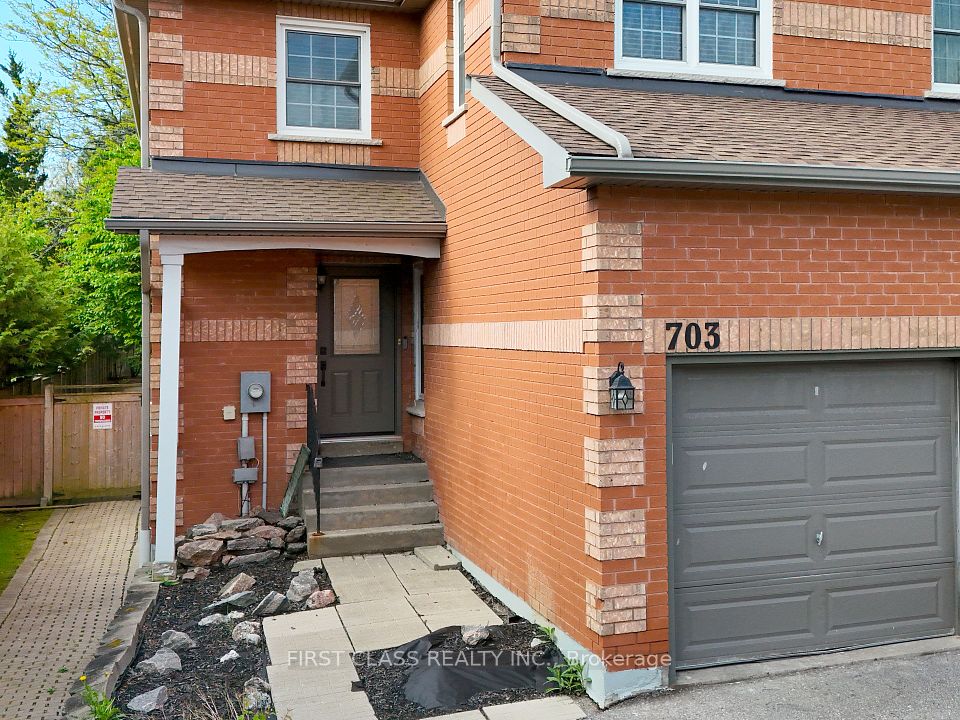 703 Caradonna Crescent, Newmarket, ON L3X 1W5