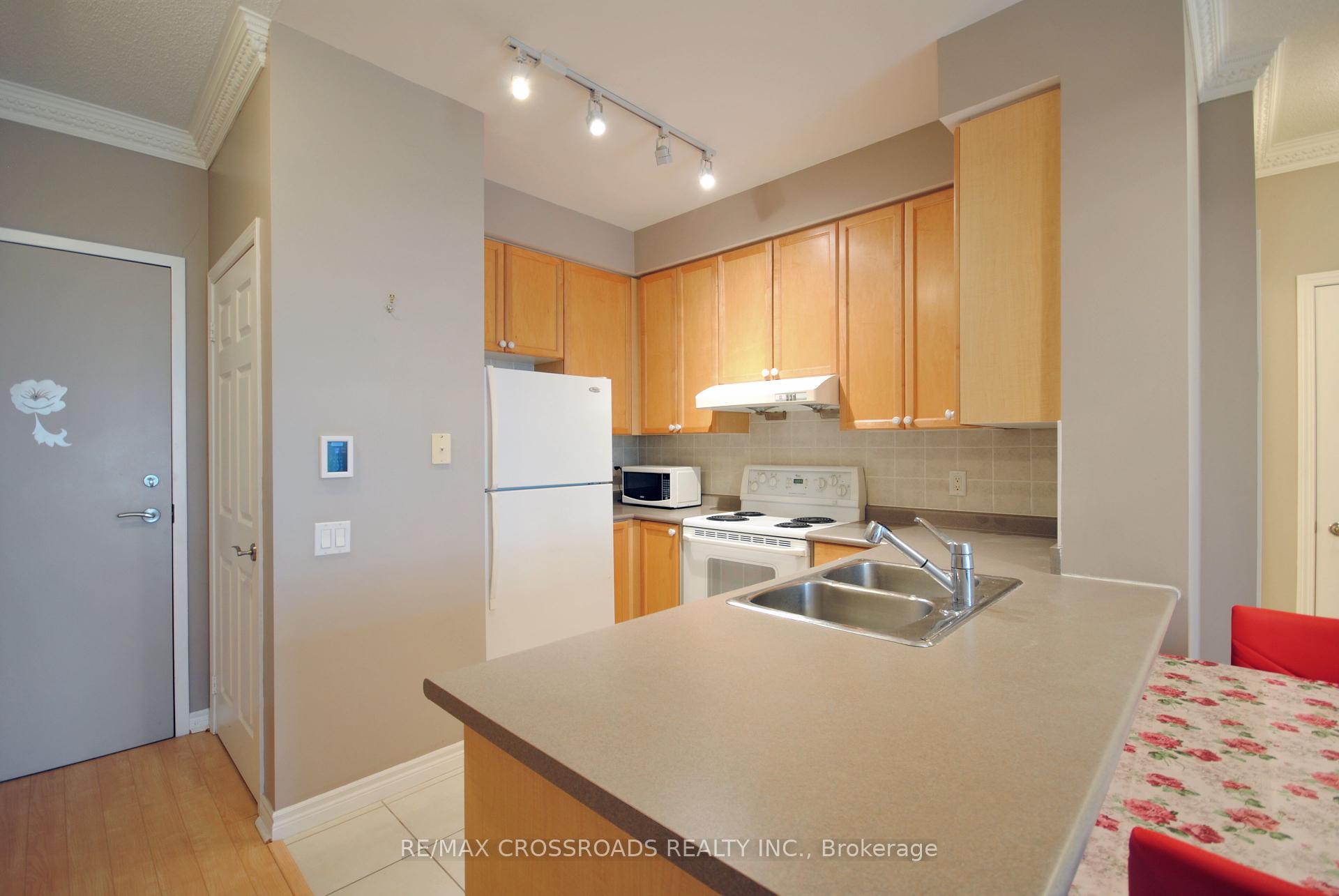 1 Bedroom Condo at 8 Mondeo, Toronto For sale