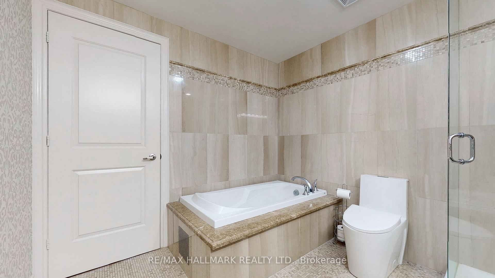 3 Bedrooms Condo at 9245 Jane, Vaughan For sale