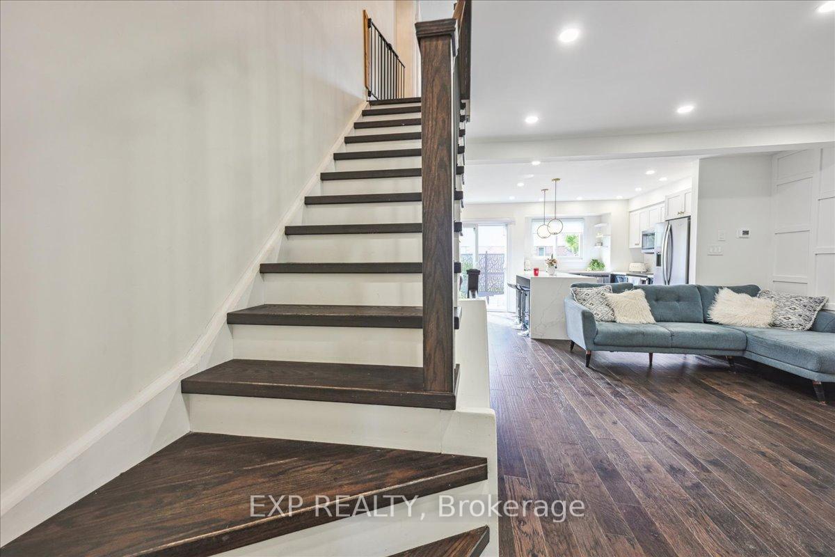 3 Bedrooms Condo at 2920 Headon Forest, Burlington For sale