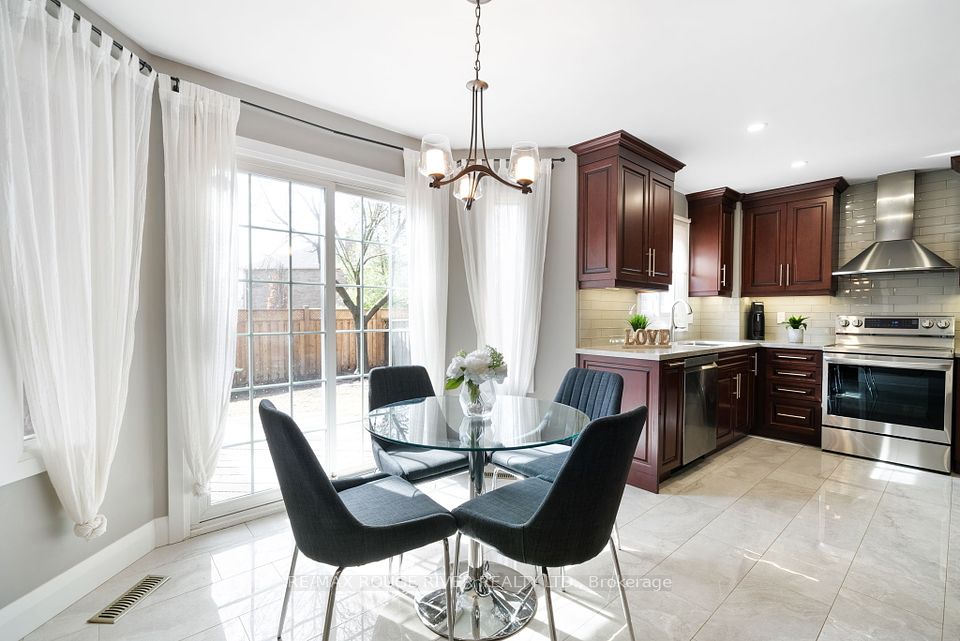759 Aspen Road - Breakfast Area