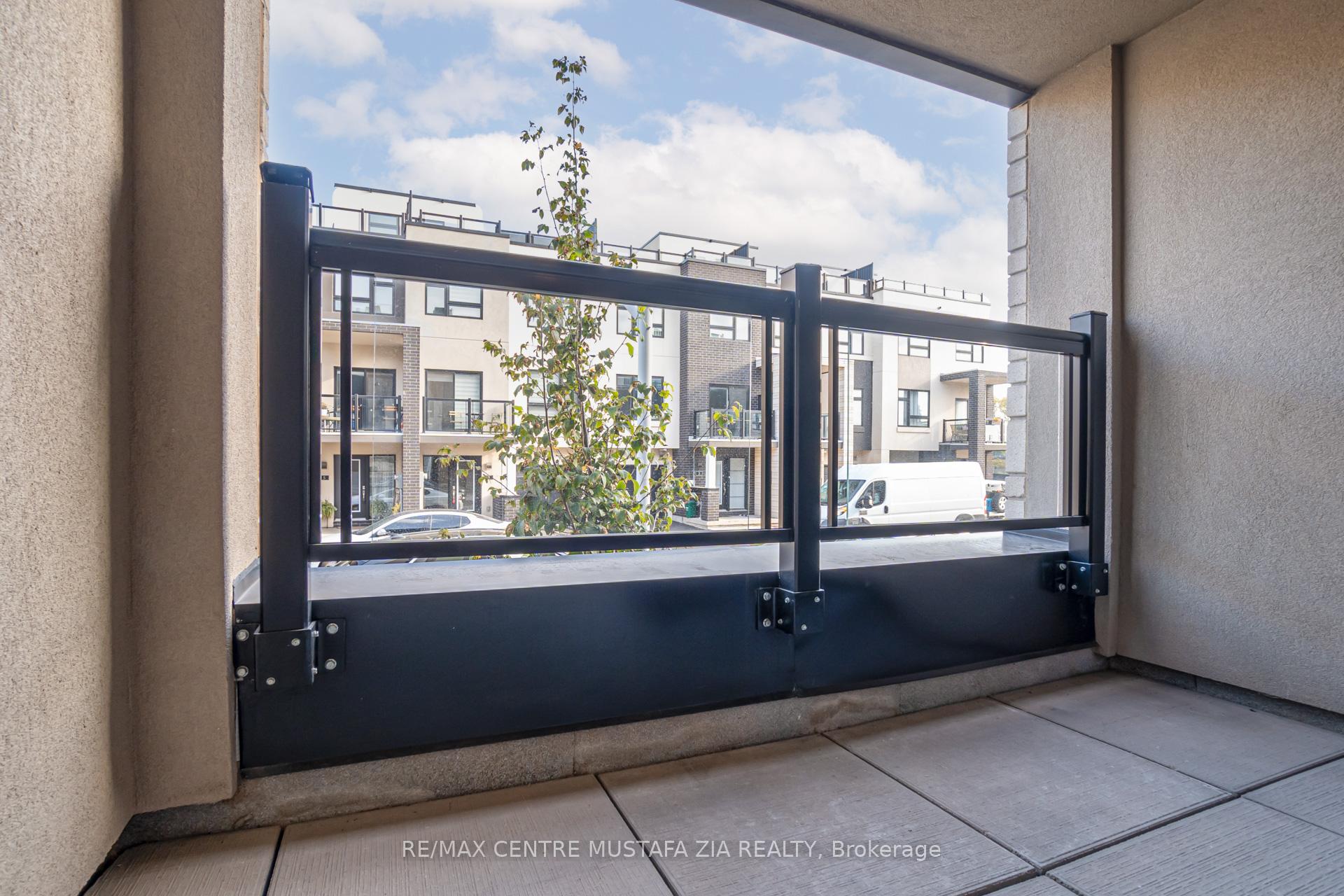 2 Bedrooms Condo at 1129 Cooke, Burlington For sale