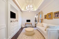 215 Strathallan Wood