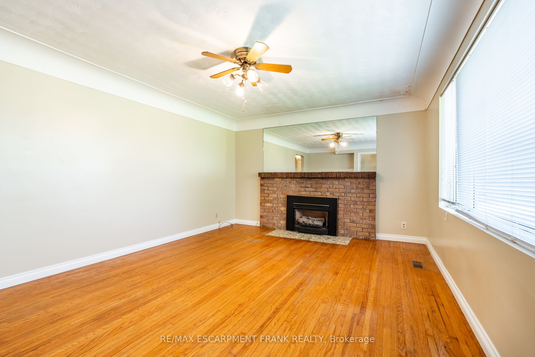 699 RYMAL Road W, Hamilton Gurnett