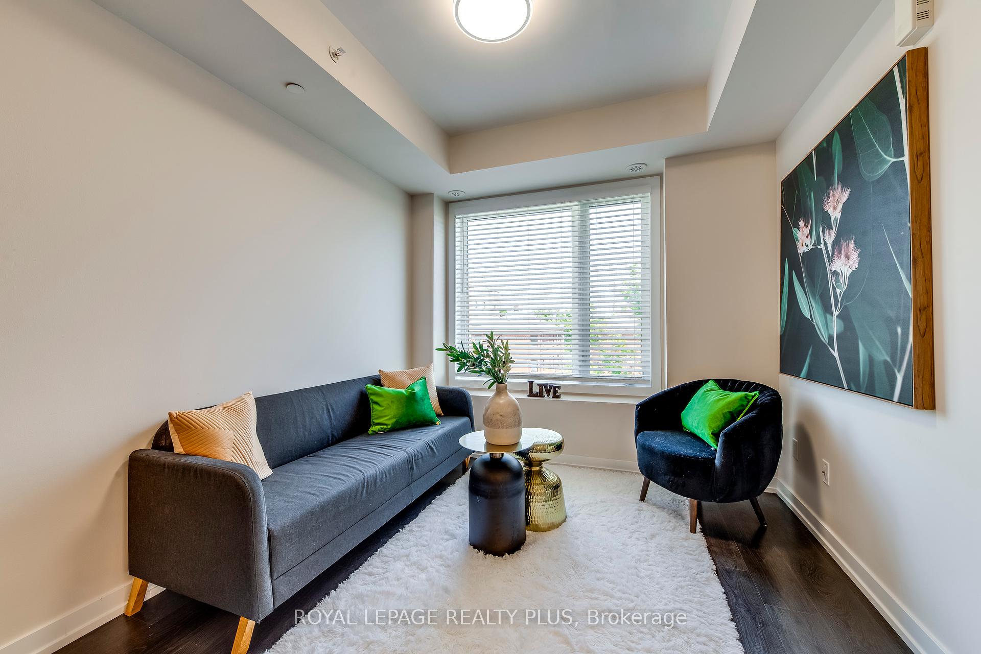 2 Bedrooms Condo at 10 Drummond, Toronto For sale